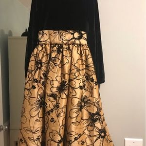 Sweet Pea & Lilli velvet Christmas dress